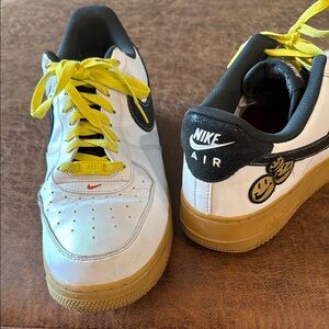 Nike Air Force 1 Low ‘07 LV8  “Go the extra smile” Men’s Size 13